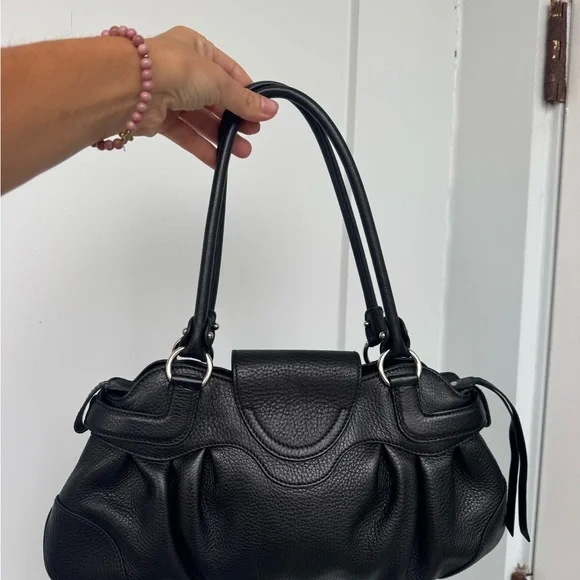 Salvatore Ferragamo Black Leather Shoulder Bag Gancini Hardware Made in Italy - Picture 4 of 13